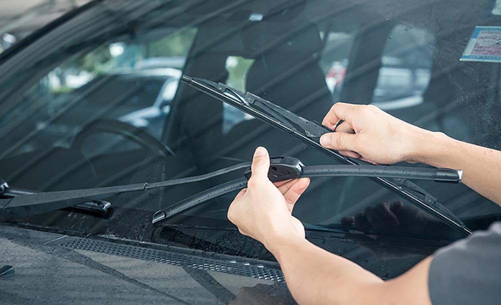 Cách kiểm tra hiệu suất cần gạt mưa ô tô